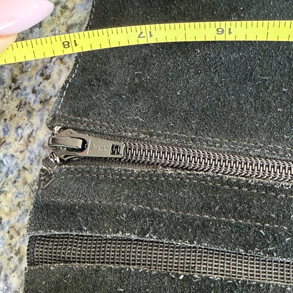 Embroidered Black Boots with Floral Design - Picture 9 of 10